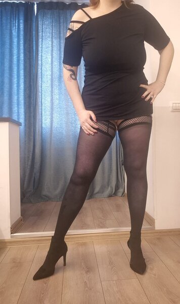 Blonda matura, cititi tot anuntul.